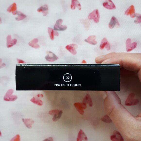 MAKE UP FOR EVER: Pro Light Fusion Highlighter in shade #02 - Picture 6 of 16